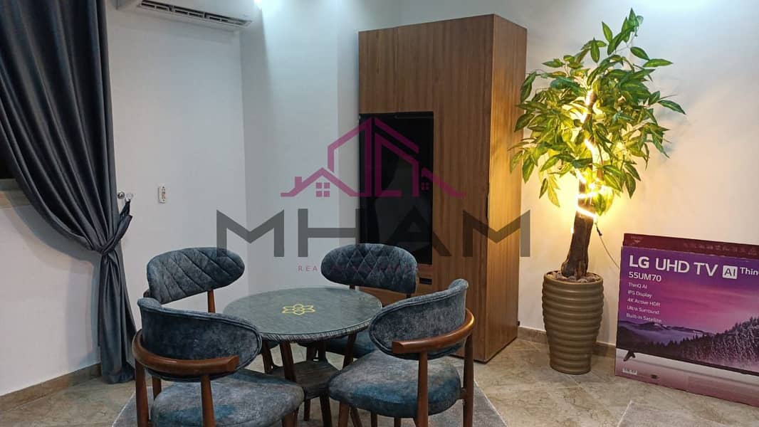 4 photo_5789884896384846676_y. jpg