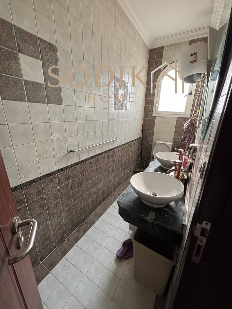 10 1a0f0567-2154-4117-96d7-60ca7d0c9089. jpg