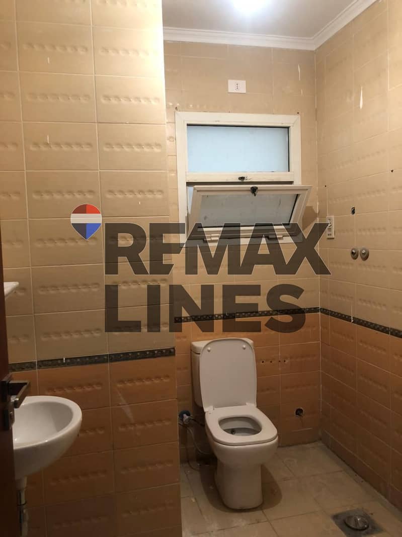 9 646232f9-94f0-42c2-8a40-d3de216414bf. jpg