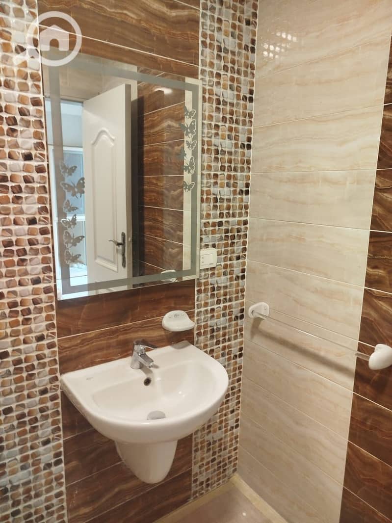 9 3c073491-e2b1-432b-85d6-8426992e899e. jpg