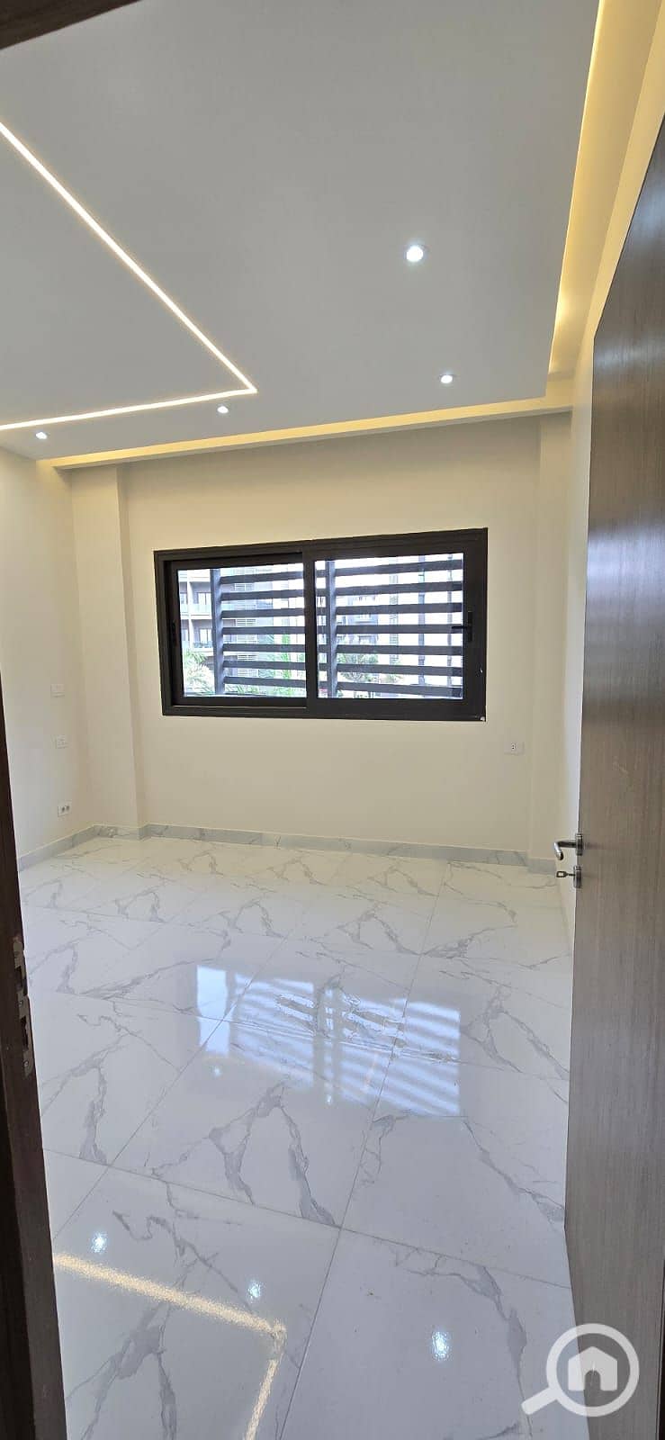 4 3f250448-d70f-4ae9-8195-bb731de588fa. jpg