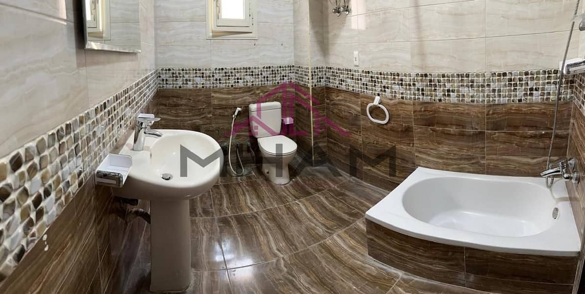 8 photo_5787449460949453929_y. jpg