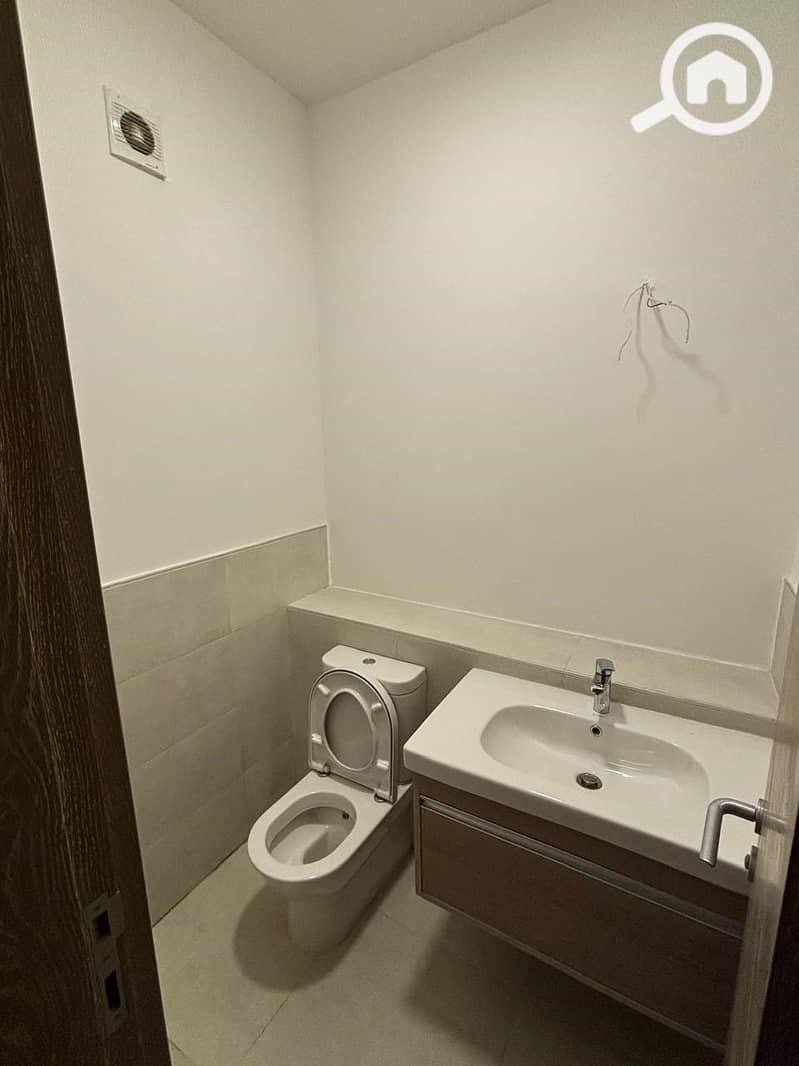 10 344d0ed7-c00f-4a43-bac6-d2577a70d76a. jpg