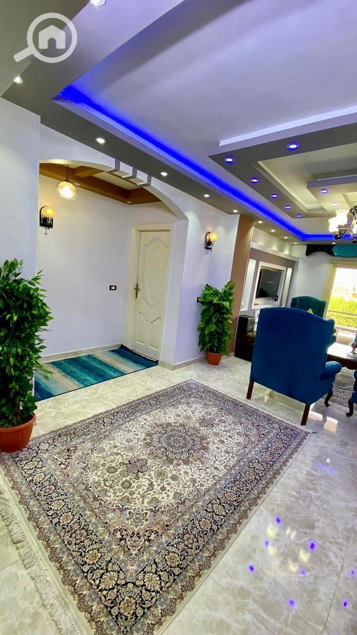 2 2b0d77d1-7586-4249-9a87-bd0558e00686. jpg