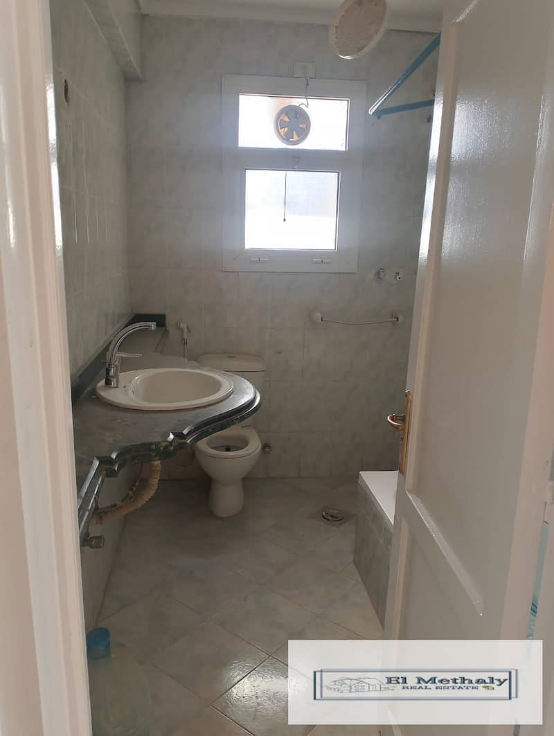 11 a66c6128-2034-42b7-89ce-24ef3d9e2228. jpg