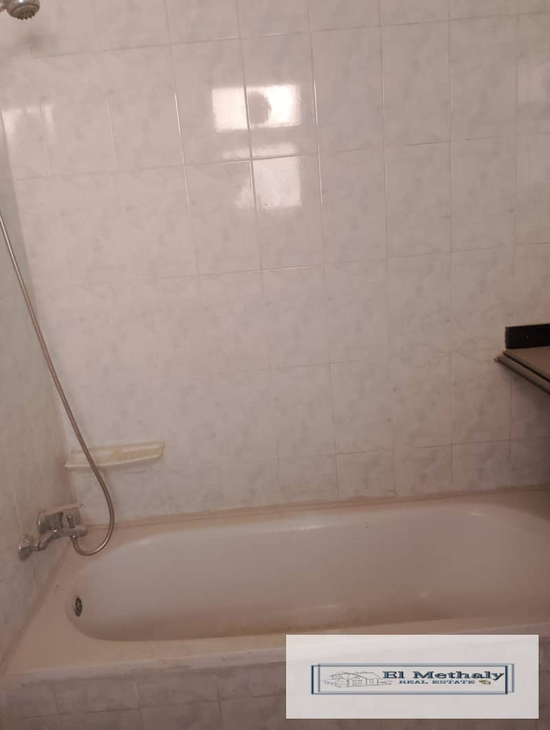 12 d2762b3d-f1ff-4dbc-b135-ae84c0bd6ba7. jpg