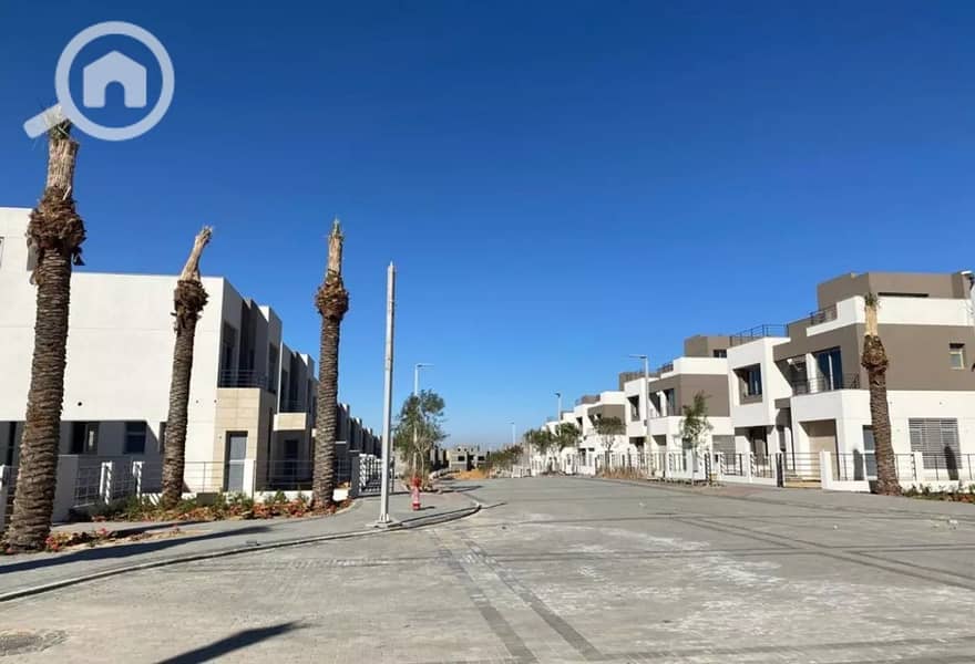 6 775011d1-29b7-4bb6-bdfb-360de8f7a9bc. jpeg