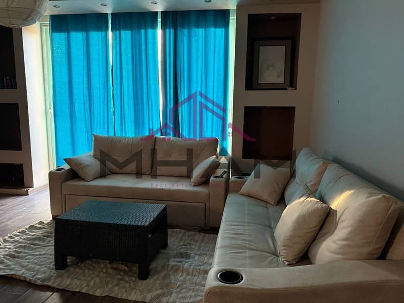 4 photo_5841569652356615170_y. jpg