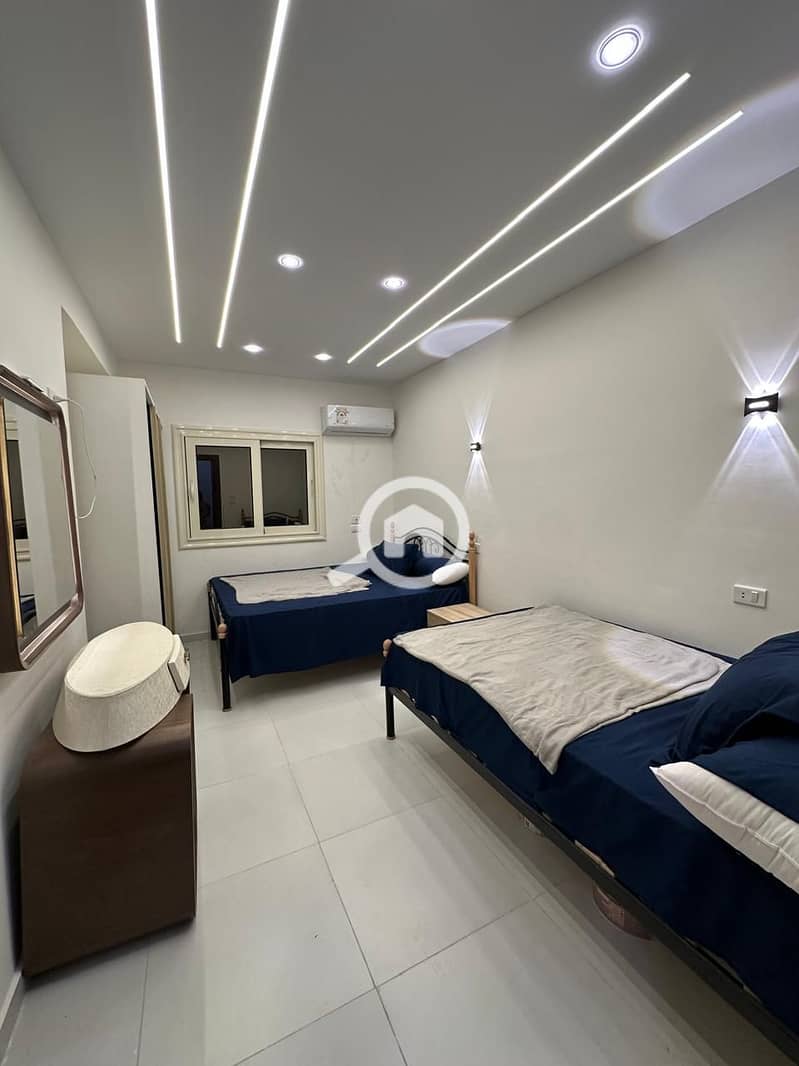 10 411e49aa-eed3-4591-a7cd-cfe5c6ed7558. jpeg