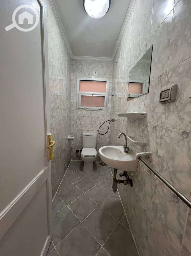 10 d85b0b90-3d49-4375-91e0-a678438c7672. jpeg