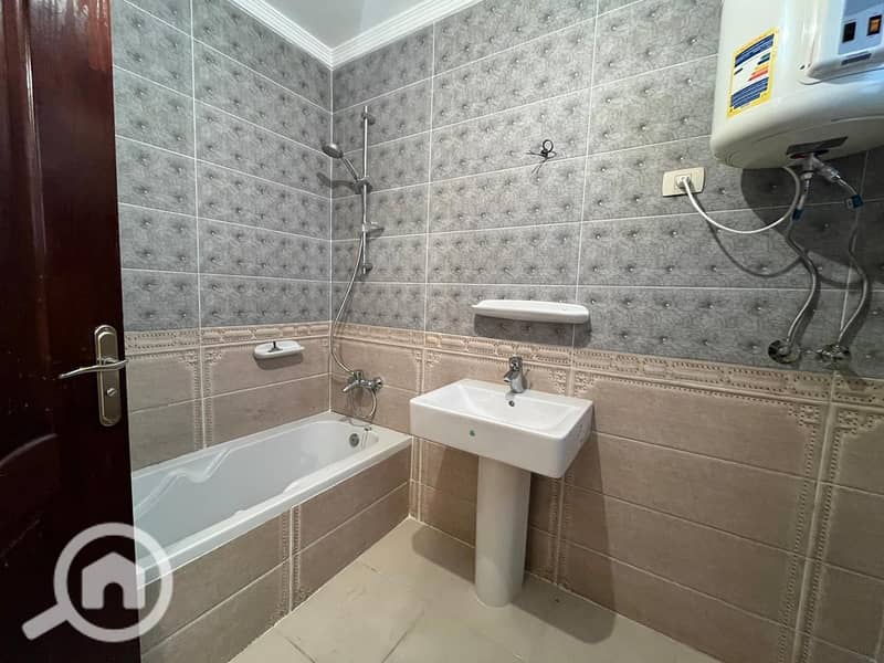 10 d647e58c-57d5-40a9-b14c-733c2e70ece1. jpeg