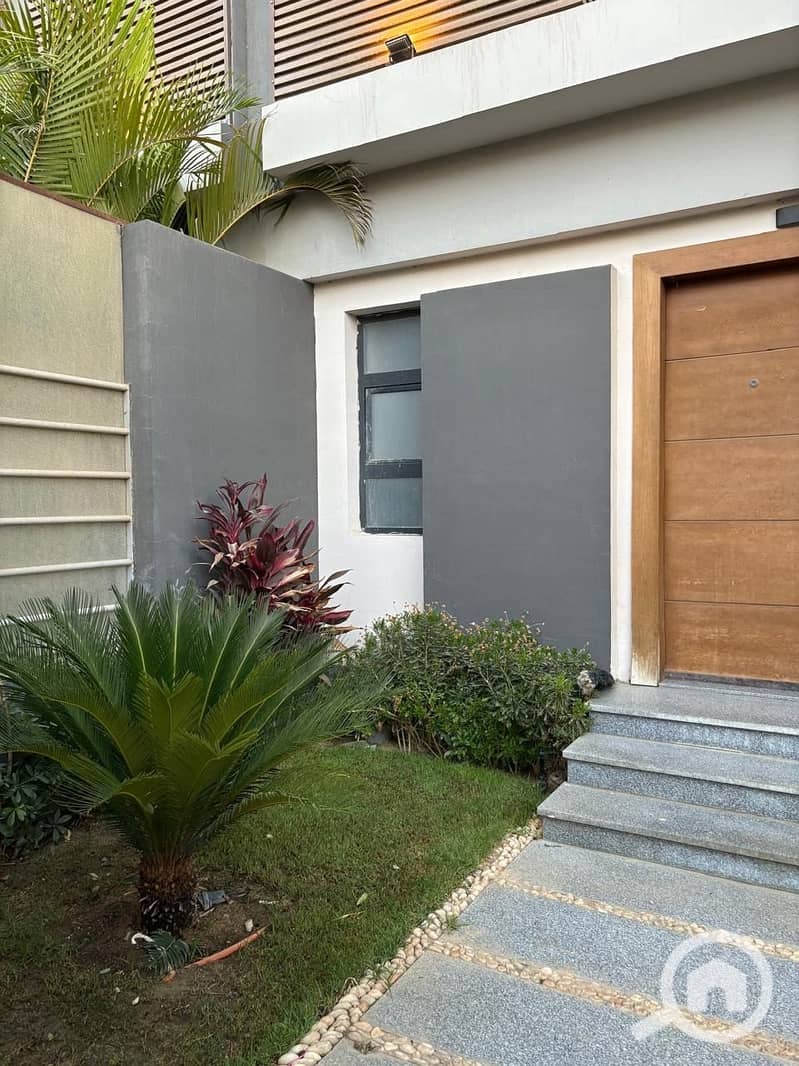 12 2414618f-3179-4c58-8999-31fcb7eef830. jpeg