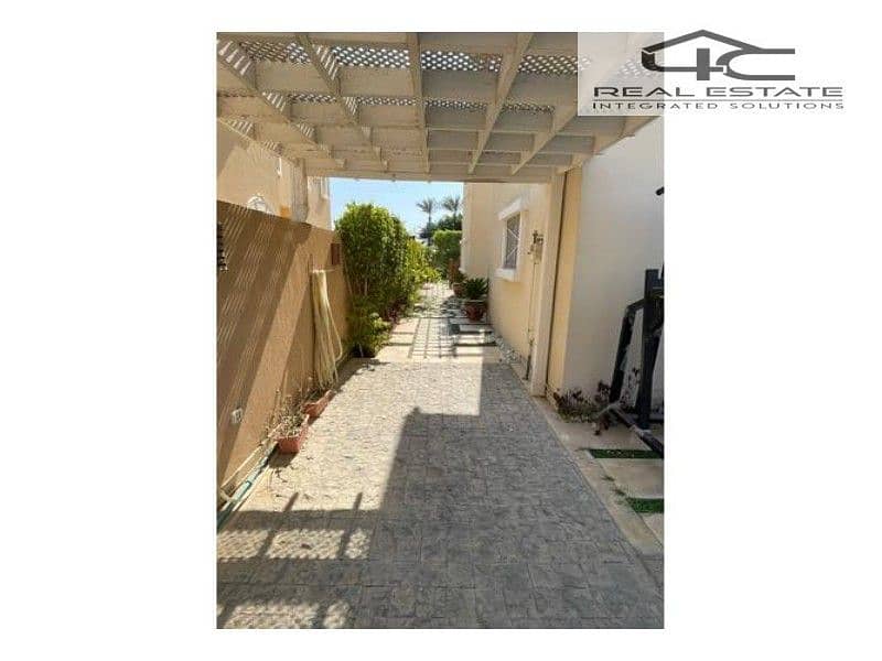 9 3827051-c0b20o. jpg