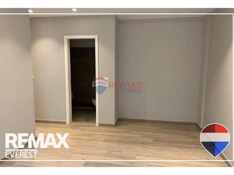 4 9d8024a9-b5ee-4fc5-a289-fb6ee44810d4. jpg