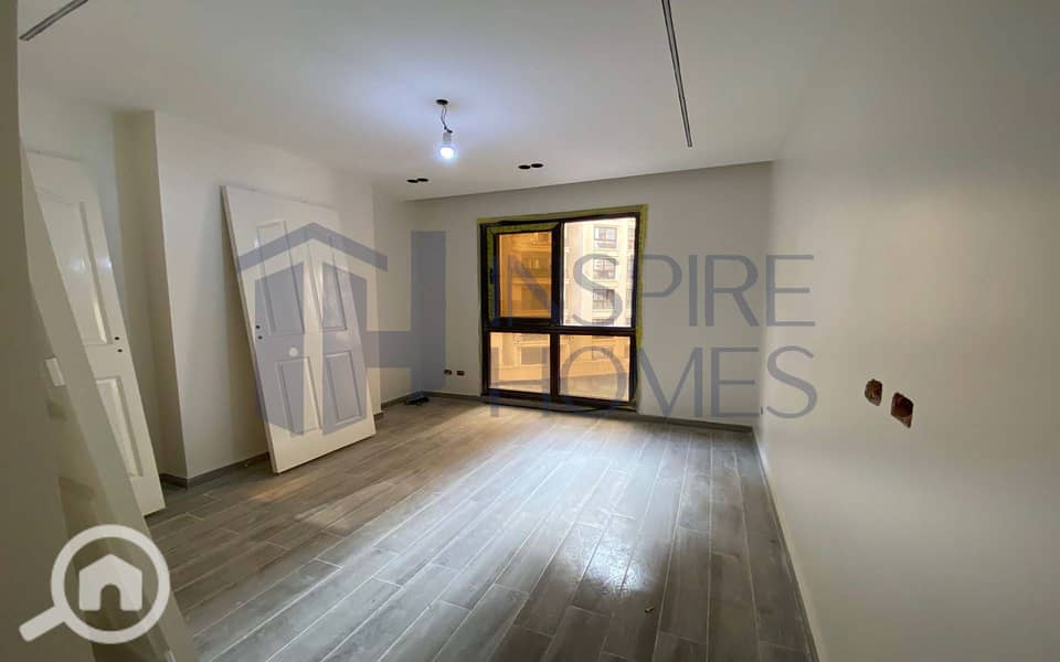 7 WhatsApp Image 2025-11-17 at 14.34. 43 (6). jpg