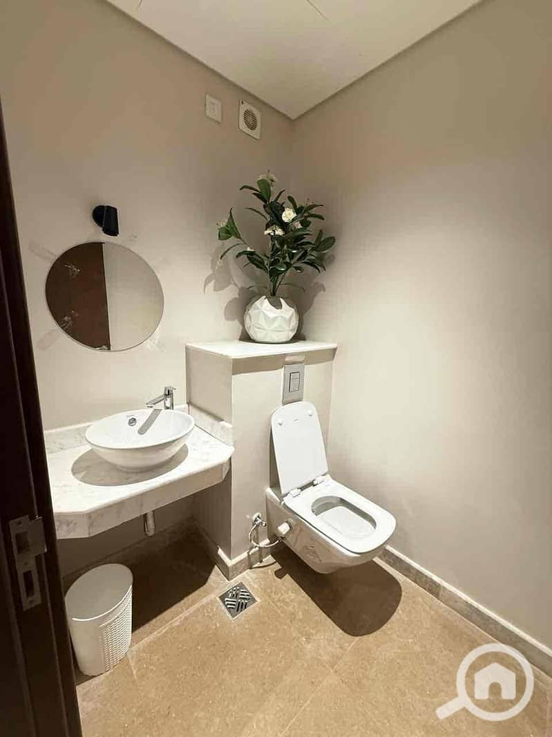 8 d0e57167-ec99-4e63-be2a-81295c525ea0. jpg