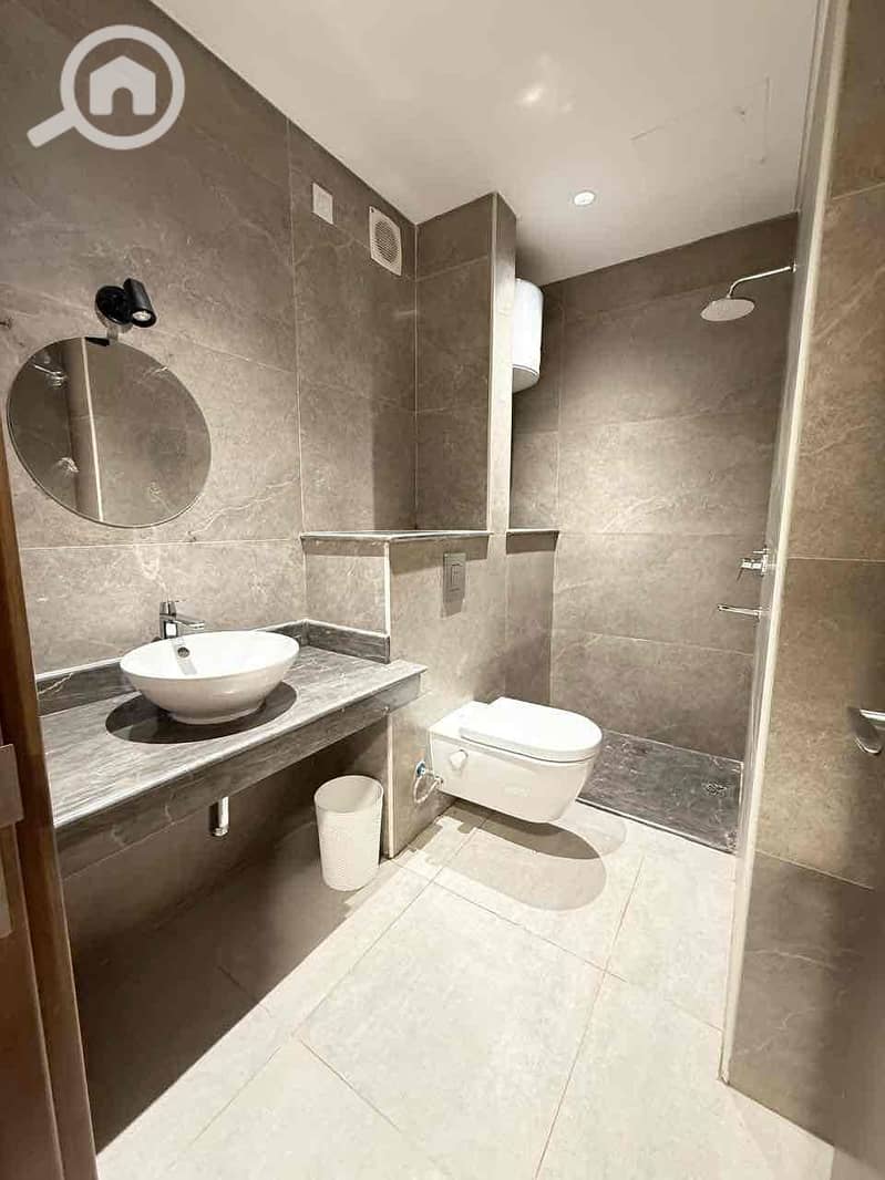 10 3329c01d-e2f7-4d6c-8141-bbcc05234830. jpg