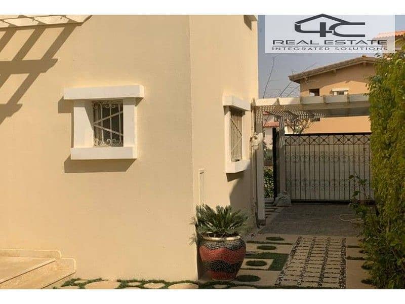 4 3827051-9cfcbo. jpg