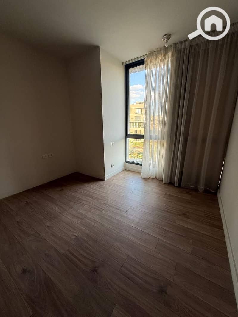 12 03c54de5-d3a4-4892-ad80-8047ef6e7fd0. jpeg