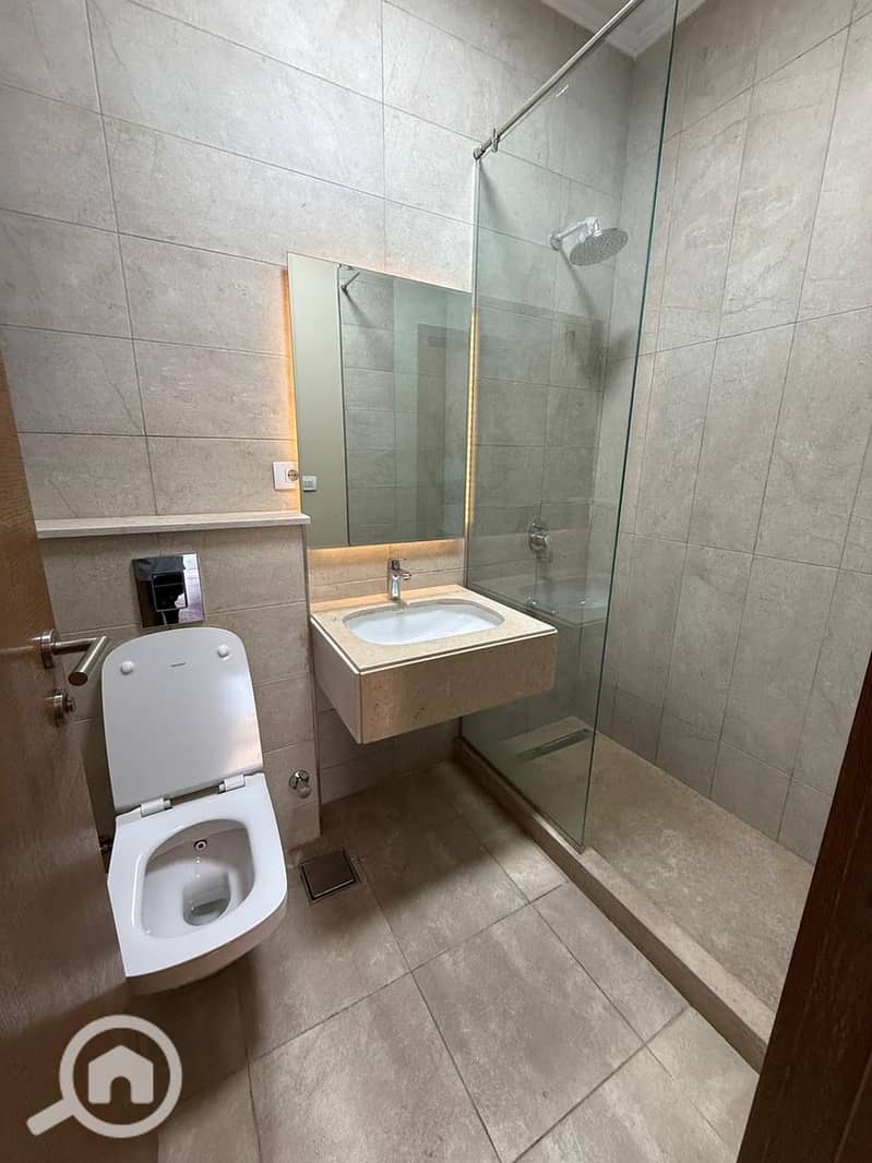 24 f4ecaf94-dd24-4f33-8bcc-696e0de597c6. jpeg