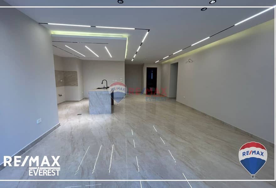 4 5bf7d0e4-2229-4e5e-b439-00ed7d8d4a5c. jpg