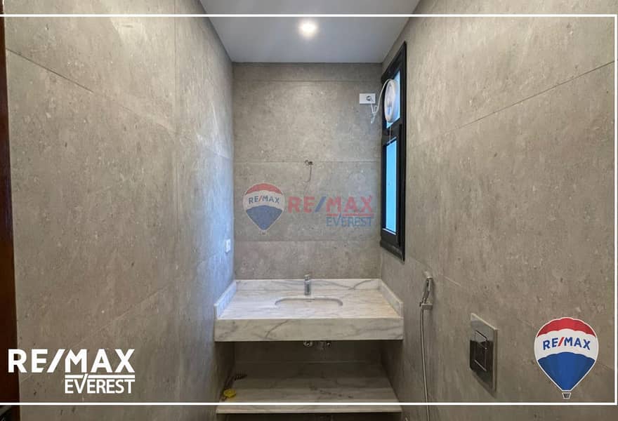 10 f7cc5193-21d0-42c1-9c35-7b3490c91fe9. jpg