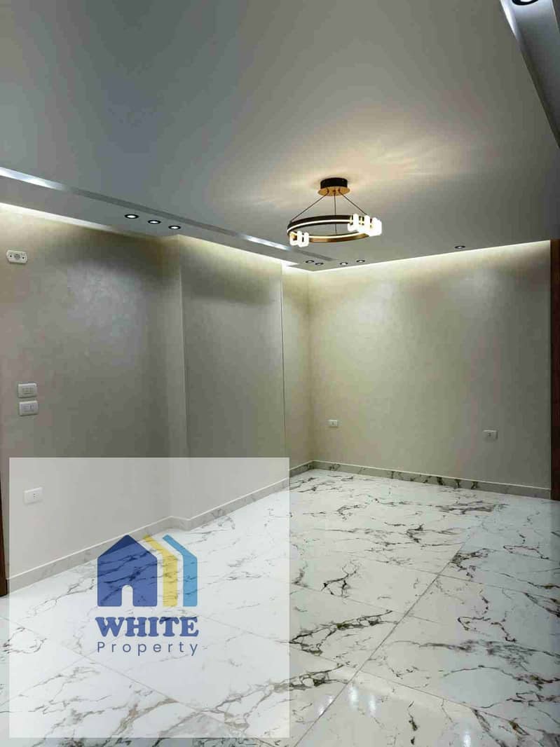 1000591960. jpg 1000591960. jpg