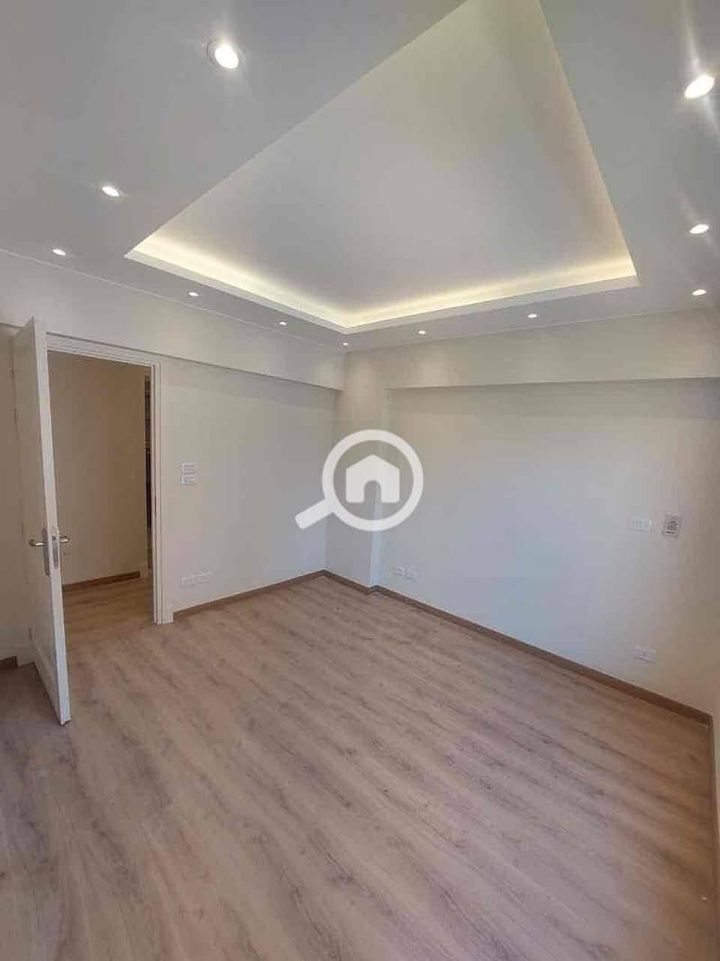 13 c1de2cba-5050-4522-a3a9-2c7d2d907833. jpg