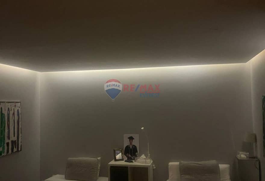 4 a2f571d1-10c4-4e55-993c-612d213eebe2. jpg