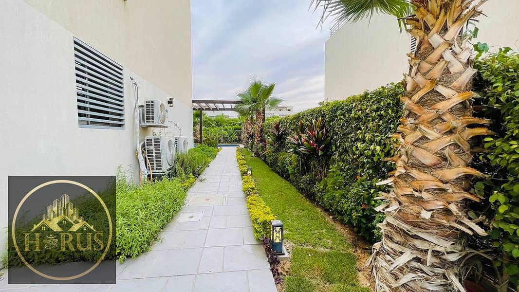 2 2d698f03-6633-46ab-ab75-a56f062a342a. jpg