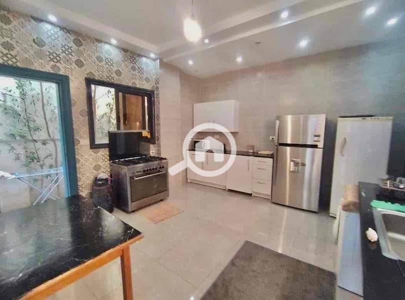 24 f452a81f-9fc7-4ab0-9bf0-b959a94e57fb. jpg