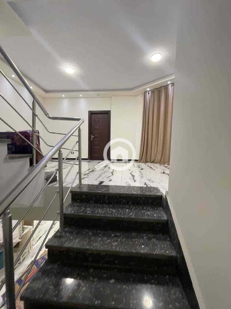 17 2a465df7-65a9-4c68-8f93-9e0c806a5860. jpg