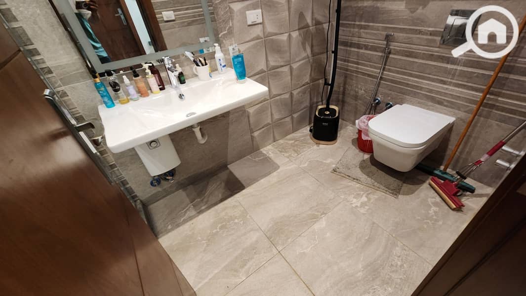 9 20240801_180937. jpg