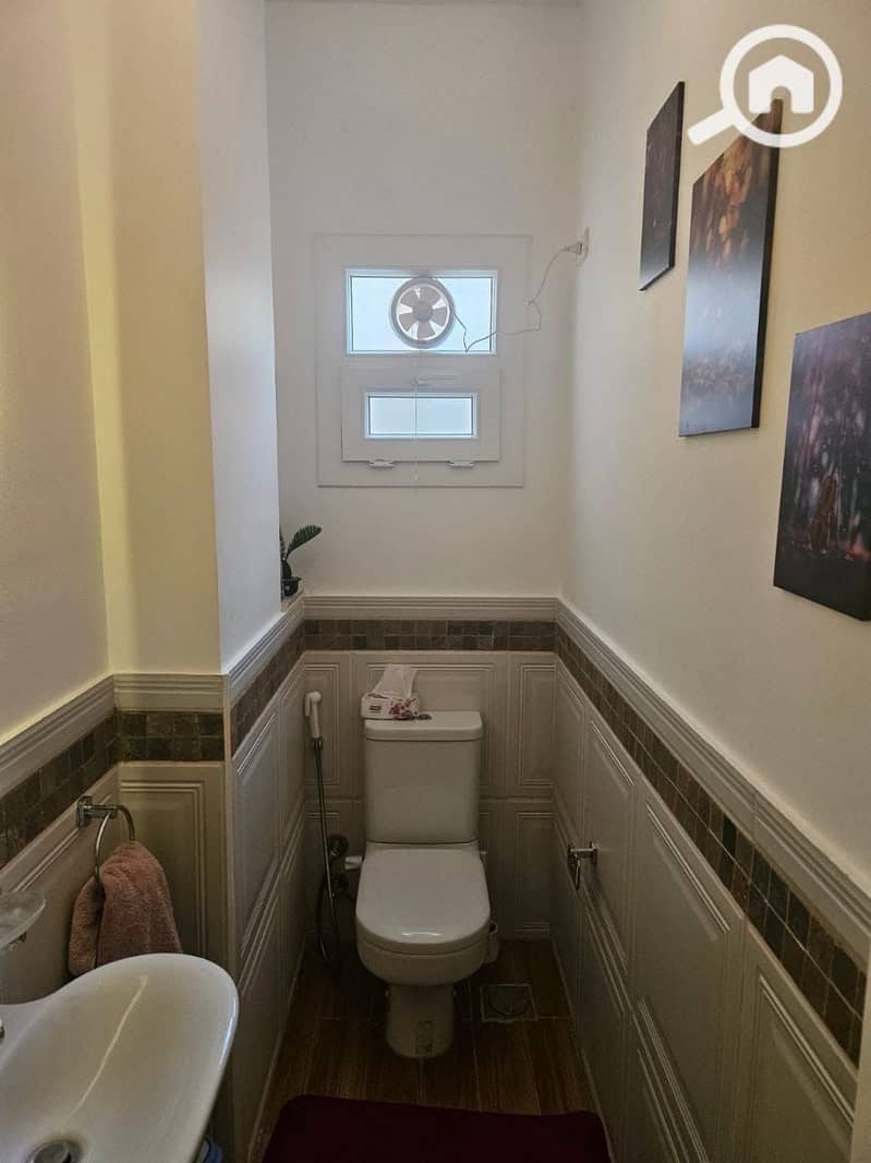 4 c6ecdb4e-7423-4b94-ba2e-c388f5ea249a. jpeg