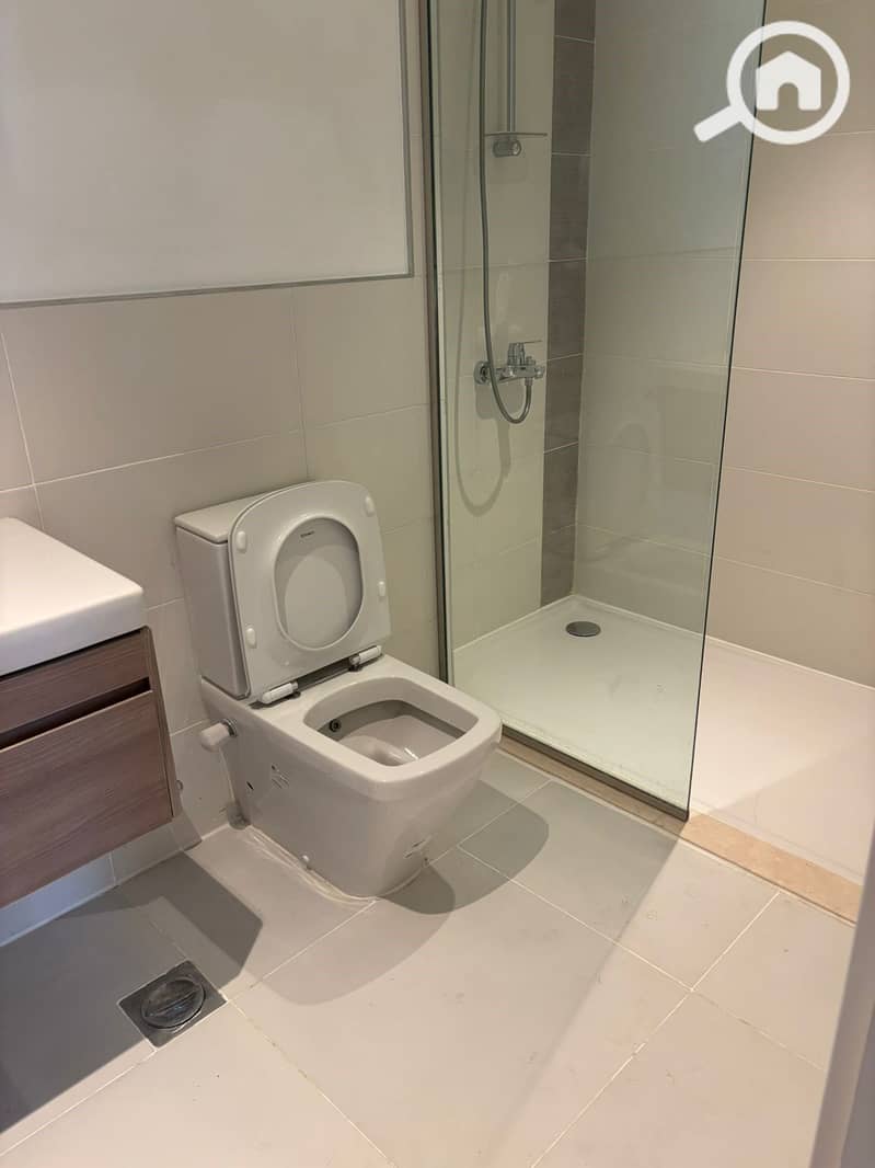 12 3f663e1c-0d9c-4eb1-b363-30a34f17f8da. jpg