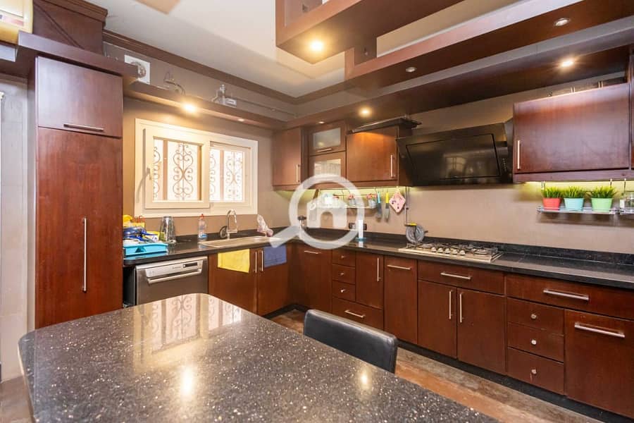 18 053debc7-45a9-4435-8040-3ab631745b64. jpg