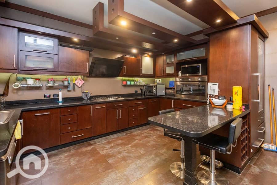 32 b67a5514-a3ba-4d80-95b2-d970205248d3. jpg