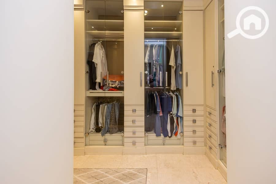 44 f21b3b75-8a08-458a-bb28-de4373b5c304. jpg