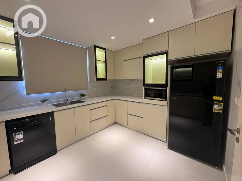 4 37dd5394-5095-4ead-9210-5cb932121cf8. jpg