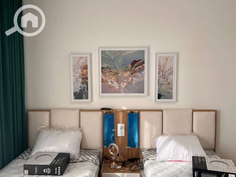 10 8d51f07f-c4ce-41c9-b056-7ce55d36d0d9. jpg