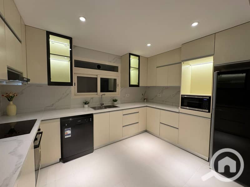 11 d30e0bd0-3d96-4a92-886e-4344333f1d17. jpg