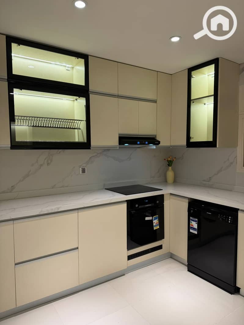 12 e31ba9a0-f797-4409-a5df-49f512cdfa9e. jpg