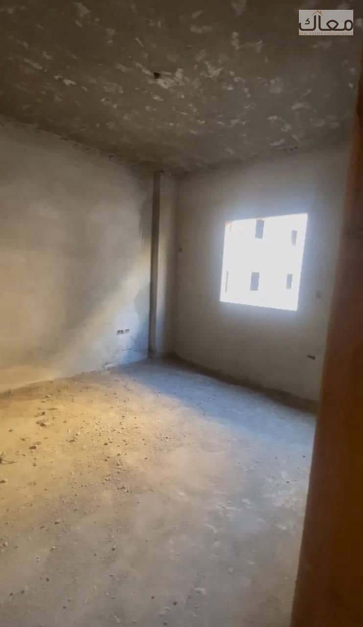 4 4e35b69d-f29f-4a33-bdb2-8e42f32e3c63. jpg