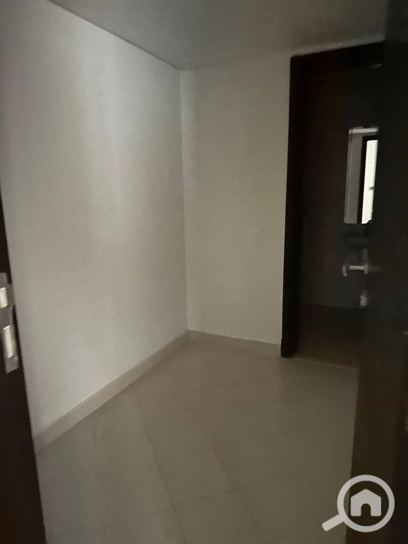 7 8b2085f4-0d0e-4721-af81-be3d8a88b725. jpg