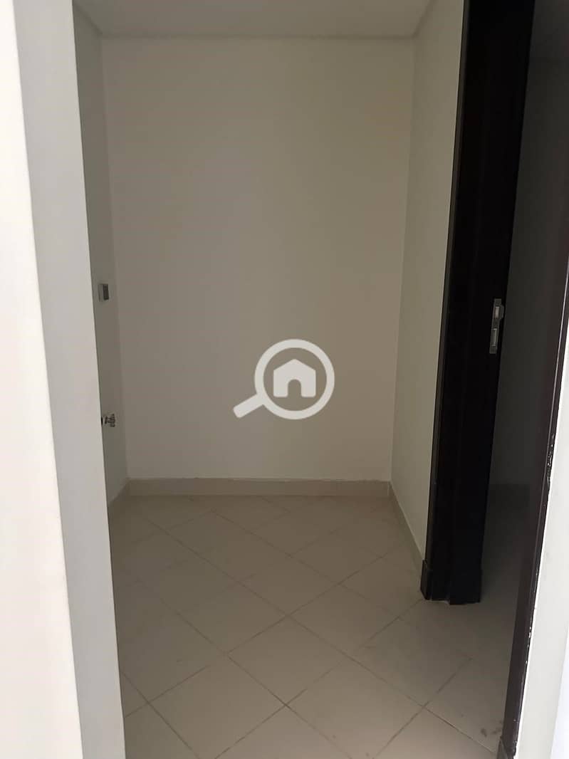 8 a614e9ea-6aa5-4981-80be-ef8f2ebeeb2b. jpg