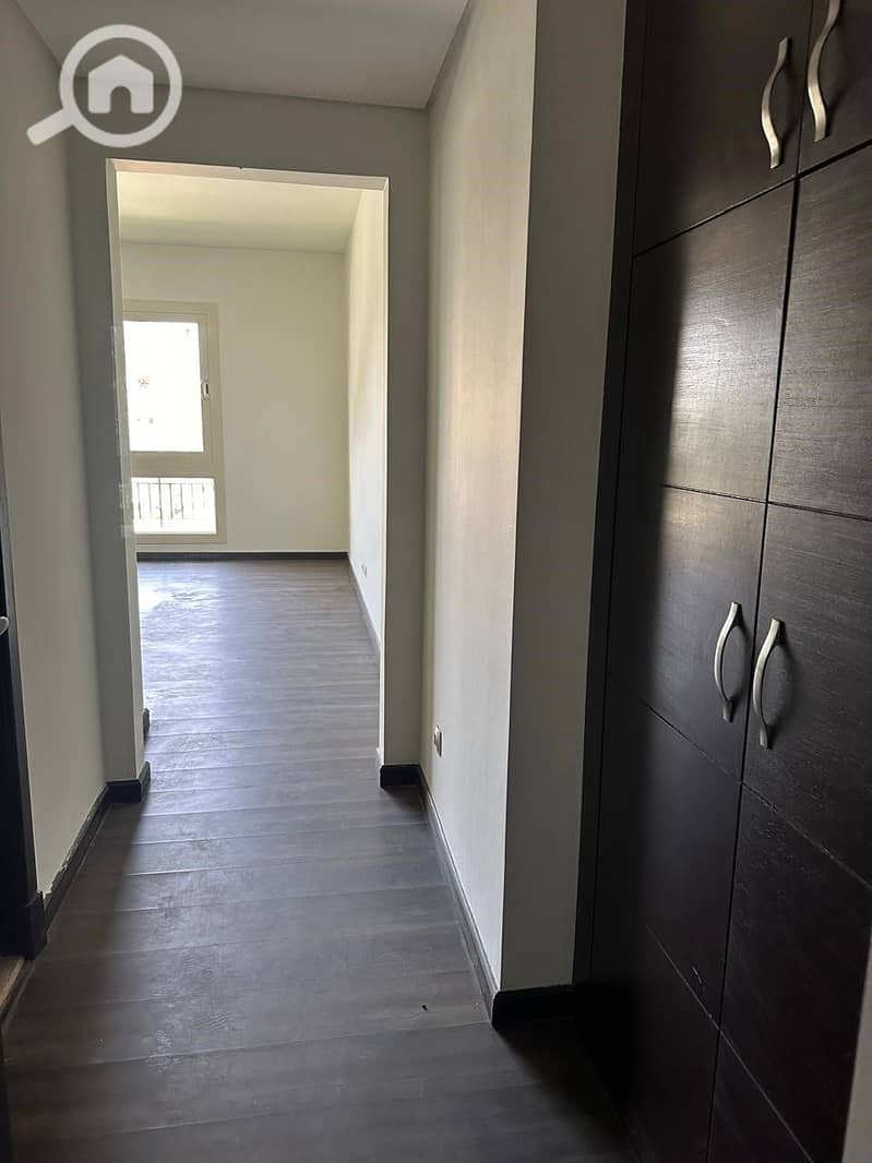 10 c3e8c584-e344-4065-b92b-d9d5c2031931. jpg