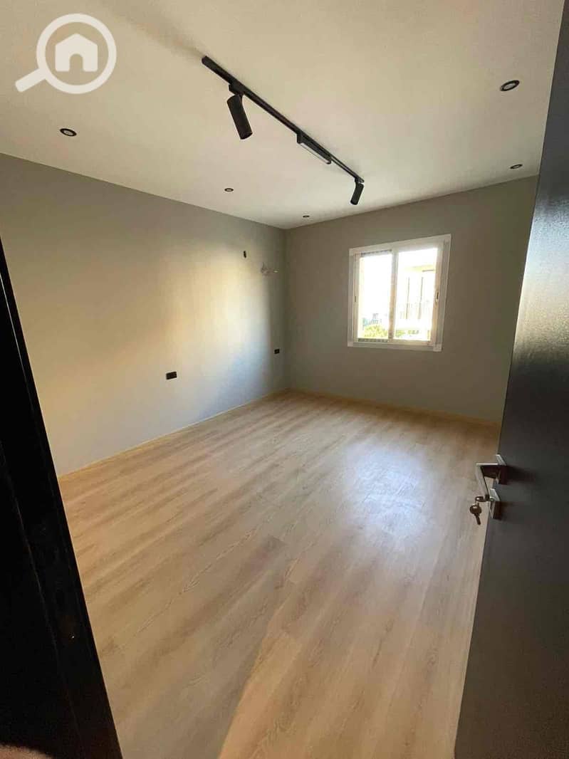 2 ee8c94b7-2100-4402-bc91-89f6883c62e2. jpg