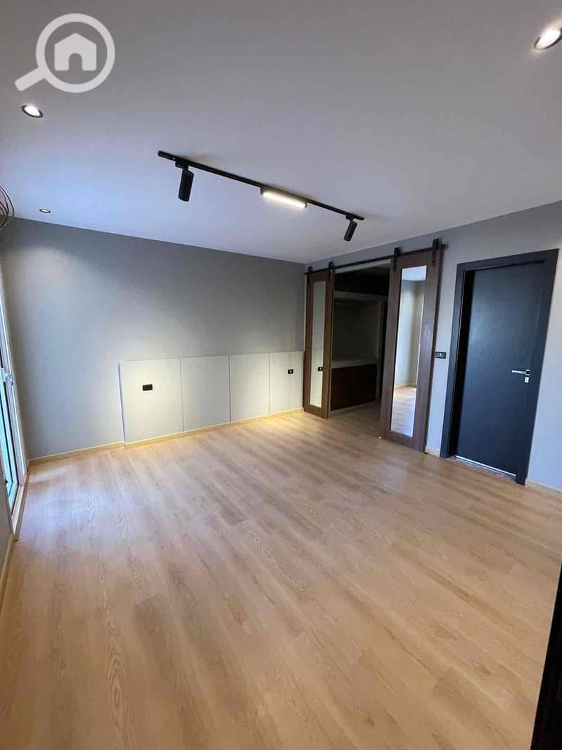 4 382da05c-4087-498d-b1bd-ac144bcc6751. jpg