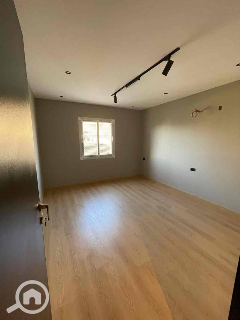 7 bbd83df0-d220-4d6d-b2f8-4cf6ebf2dd0e. jpg