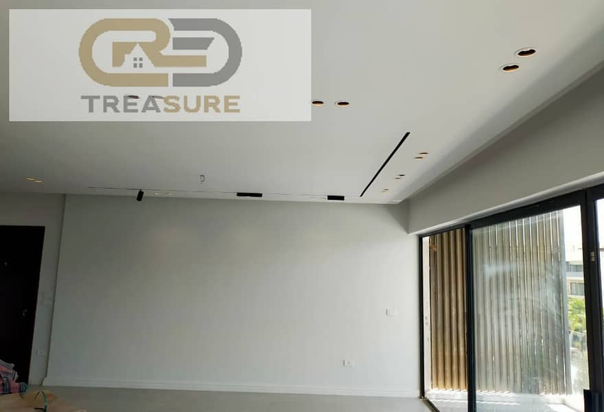 8 ee3f5947-4ba0-4e03-a3da-0134759d4df3. jpg